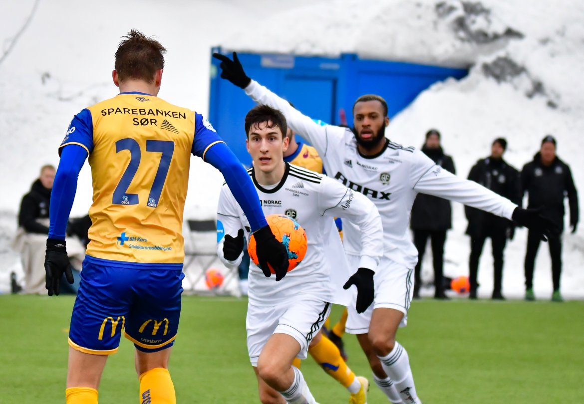 Nysigneringene Ilir Kukleci og Reiss Greenidge fikk er tøft møte med Jerv i sitt første lokalderby for Arendal Fotball.