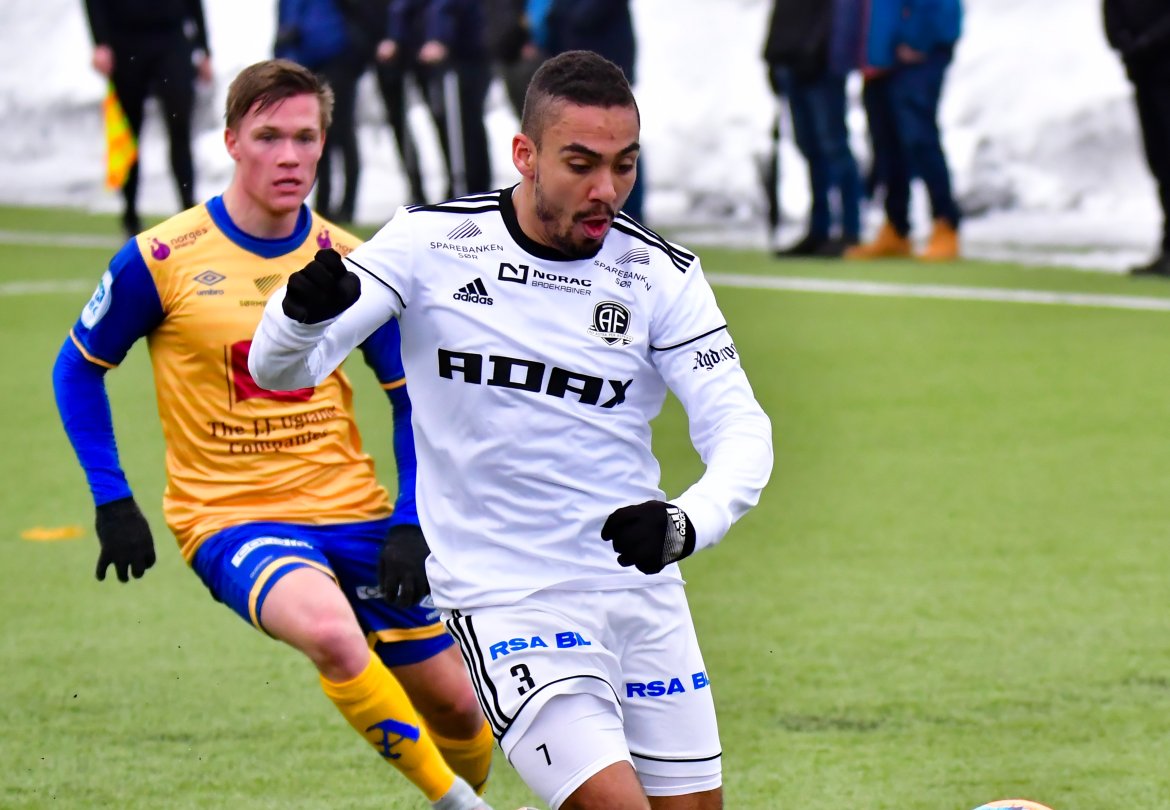 Ulrik Reinaldo Berglann setter fart fremover.