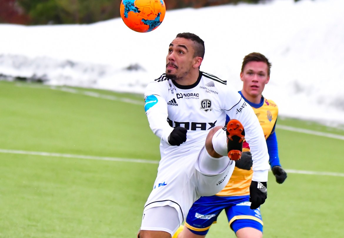 Ulrik Reinaldo Berglann har fullt fokus på ball.