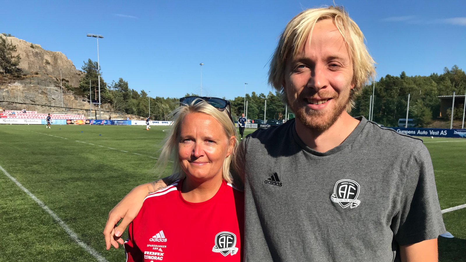 Beate Mathisen overtar Thomas Selands arbeidsoppgaver i Arendal Fotball når han nå skal fullføre sin fagutdanning.