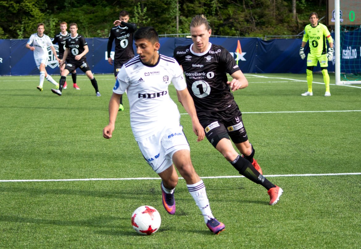 Adnan Mohammad ble fulgt tett.