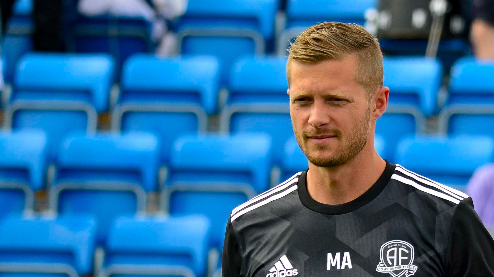 Mattias Andersson på vei ut til 2. omgang.