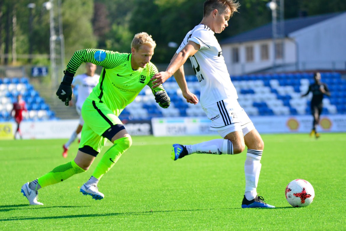 Her har Anders Hella lurt Kjelsås-keeperen utenfor 16-meteren. Dessverre ble det påfølgende innlegget blokkert av en Kjelsås-forsvarer.