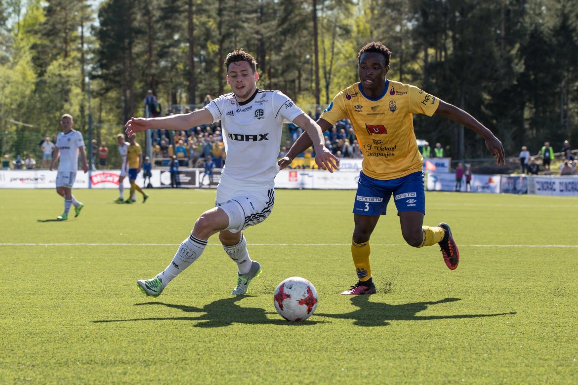 Adi Markovic i duell med Brice Wembangomo.