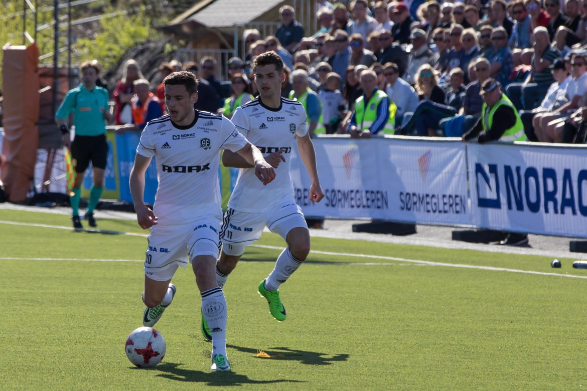 Adi Markovic med Ylldren Ibrahimaj bak.