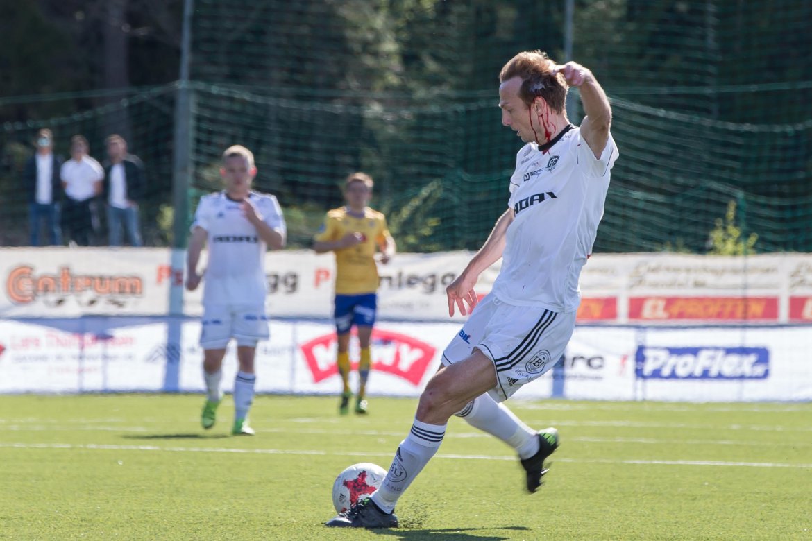 Petar Rnkovic blør for drakta!