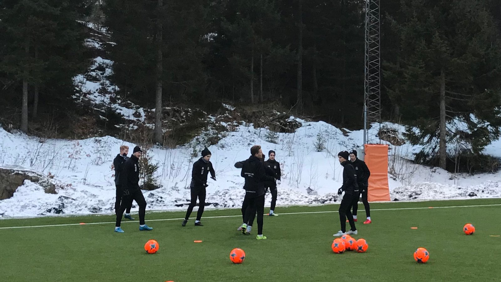 Det har vært så tynt på treningsfeltet de siste dagene at treningskampen mot Vindbjart i Sørlandshallen fredag må avlyses for Arendals del.