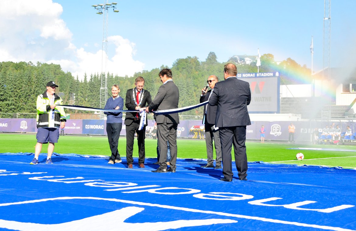 Ordfører Robert C. Nordli åpner Norac stadion.