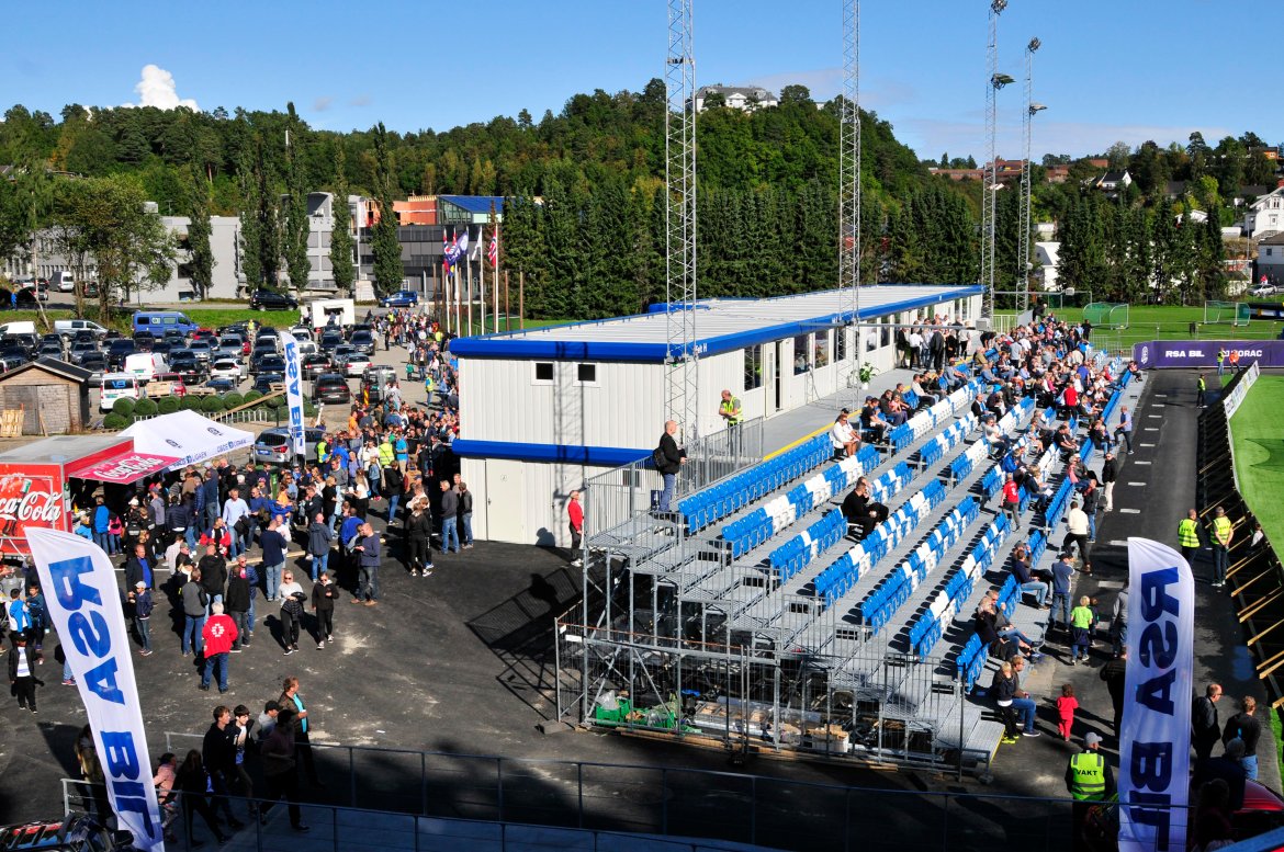 Det var kø ved inngangsportene før kampen.