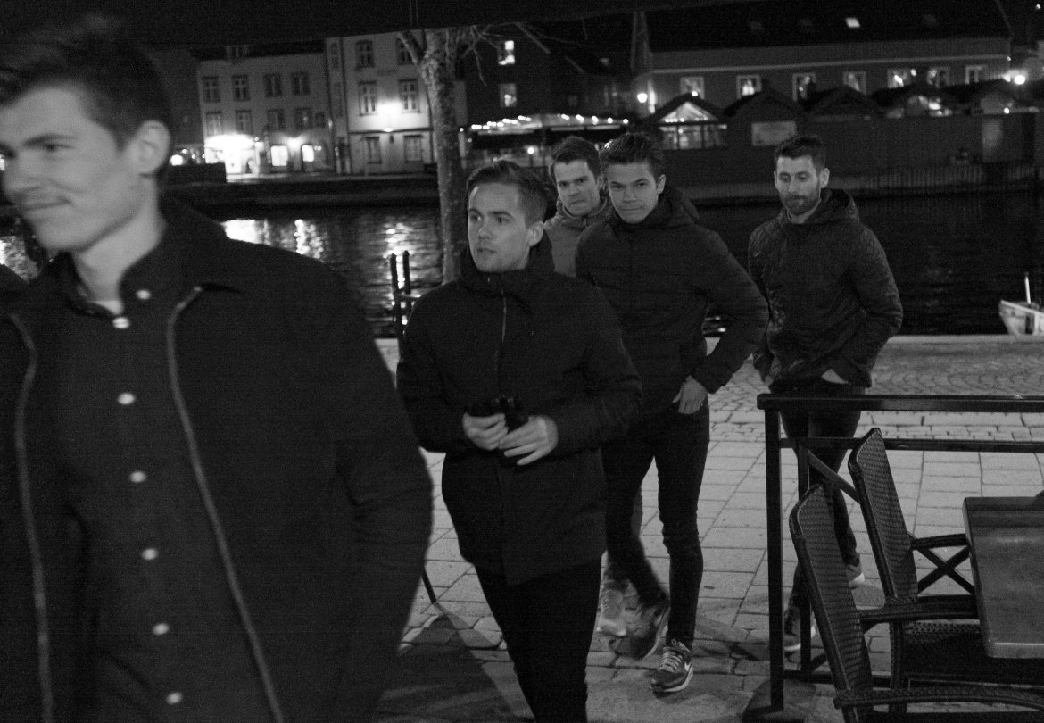 Preben Skeie, Kim Kvaalen, Tobias Henanger, Anders Hella og Jens Kristian Skogmo på vei inn på Castelle.