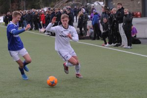 Mathias Dahlsmo Glöckner i aksjon for Arendal junior mot Trauma i NM G19. Arendal vant 3-1. 