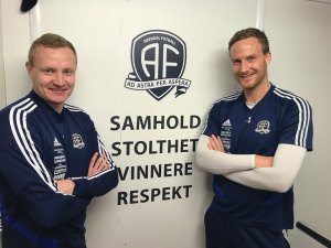 Christer Reppesgård Hansen (til venstre) og Sune Kiilerich har begge forlenget sine kontrakter med Arendal Fotball.