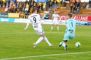 Andreas Hellum scorer 1-0 mot Moss 12. juni 2022.