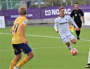 Magnus N. Madsen i aksjon for Arendal 2 i 4. divisjon mot Jerv 2. 