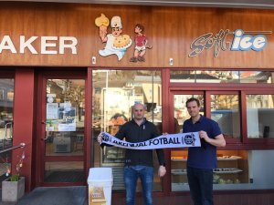 Markus og Peder Jørgensen er stolte representanter for Baker Jørgensen - og stolte over at Arendal Fotball nå har tatt steget opp i norsk toppfotball!