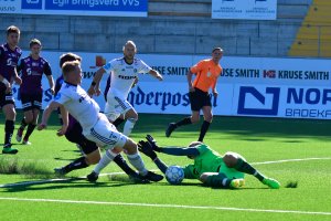 Fabian Ness farlig frempå foran Bryne-keeperen.