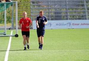 Fabian Ness sammen med fysio Fredrik Nett. 