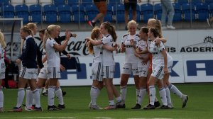 Arendal/Sørfjell-damene er fornøyde med poeng etter debuten på Norac stadion 15. august 2021.