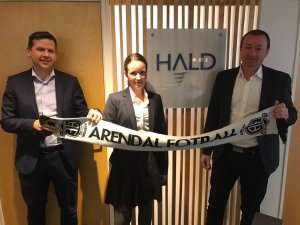 Ole Magnus Heimvik, Oda Gravås og Magne Olsen hos Advokatfirma Hald & co heier på Arendal Fotball og gleder seg veldig til seriestart!
