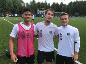 Moses Dyer, Jaran Jørgensen og Ross Holland Murtagh fant seg til rette på Arendal-trening og føler det er høyt nivå.
