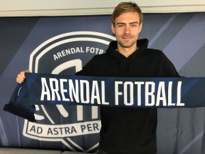Mads Nørby Madsen har signert ny kontrakt med Arendal Fotball.