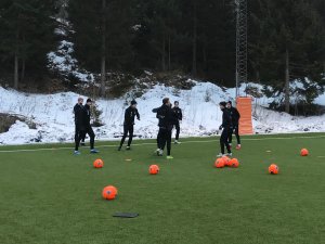 Det har vært så tynt på treningsfeltet de siste dagene at treningskampen mot Vindbjart i Sørlandshallen fredag må avlyses for Arendals del.