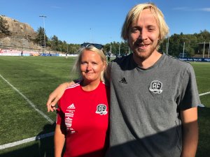 Beate Mathisen overtar Thomas Selands arbeidsoppgaver i Arendal Fotball når han nå skal fullføre sin fagutdanning.