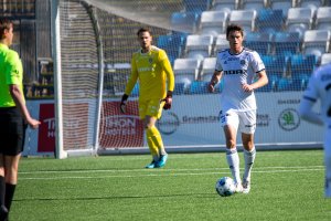 Edvard Linnebo Race fører ballen fremover.