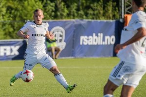 Jakob Rasmussen med Tobias Olsvik og Viktor Lövgren.