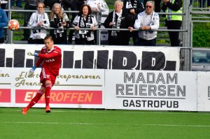 Leopold Wahlstedt var svært uheldig da Odd scoret sitt første mål, men leverte ellers en solid kamp mellom stengene.