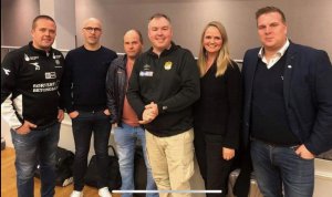 Fra venstre: Asle Tjøtta (daglig leder i Bryne), Steinar Pedersen,  Trond-Arild Olsen (adm.konsulent i Egersunds IK), Knut Erlend Jegersen (daglig leder, Stjørdals-Blink), Helene Arnø (styreleder i Stjørdals-Blink) og  Andreas Holmberg (sportssjef i Levanger).