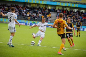 Jakob Rasmussen lader skuddfoten.