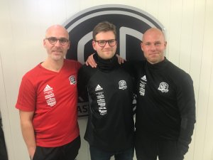 Steinar Pedersen, Mikkel Bjørnstad og Roger Risholt er alle ansatt på heltid som trenere i Arendal Fotball i 2019.