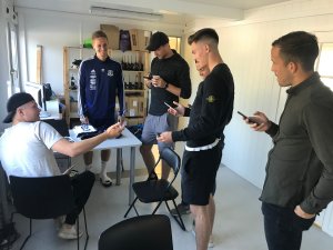 Fabian Ness er knallhard botsjef. Andreas Bruhn Christensen, Sune Kiilerich, Kim Kvaalen, Stian Michalsen og Dejan Corovic står i kø for å betale.