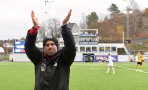 Roger Risholt klapper fornøyd etter 5-2 mot Egersund i siste serierunde.