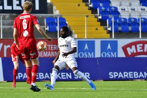 Shariff Cham scoret 1-0 for Arendal Fotball mot Vidar. 