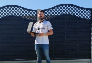 Louis King har spilt Arendal Fotball frem til europacuptriumfer og en lang rekke trofeer i spillet Football Manager. FOTO: PRIVAT