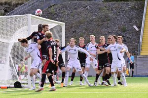 Tøffe dueller i cup-kampen mot Bryne 1. mai 2024.