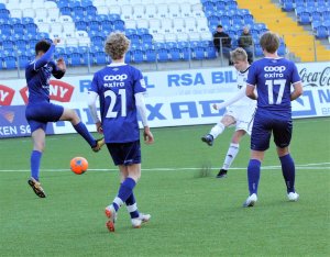 Anders Bjørge sender ballen i mål for juniorlaget mot Vindbjart. 