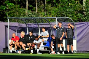 Mattias Andersson, Frank Bredal og resten av støtteapparatet på benken.