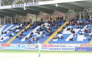 Blant tilskuerne er mange potensielle medlemmer i Arendal Fotball. Nå håper vi at flere vil melde seg inn i klubben og bli medlemmer. 