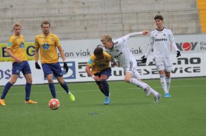 Tobias Arndal og Stian Michalsen (bak) i aksjon mot Brattvåg. 