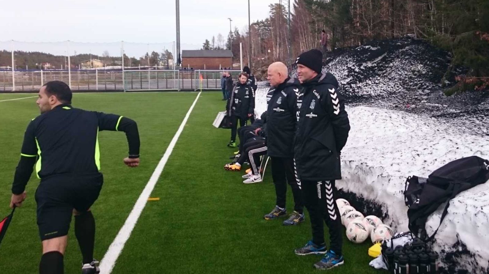 Frank Bredal og Knut Tørum kan glede seg over at de slipper snø når Arendal skal spille treningskamper på La Manga.