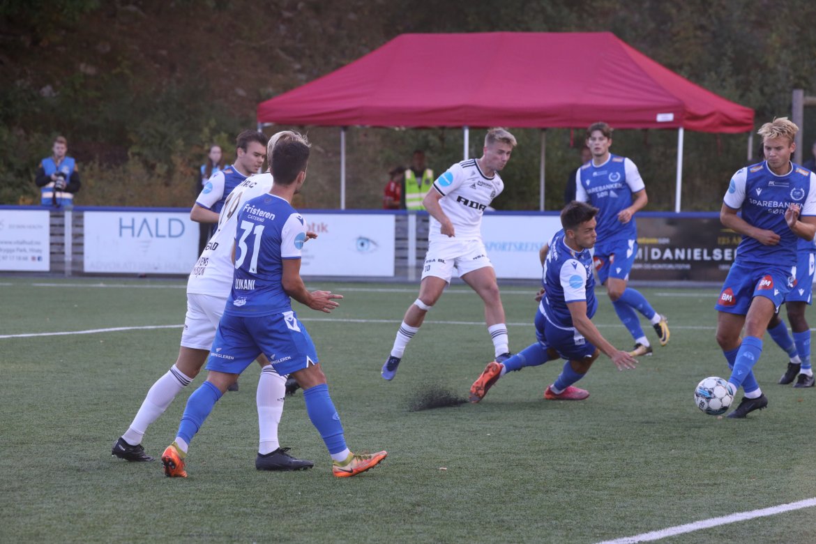 Her fyrer Sebastian Remme Berge av skuddet som avgjorde kampen mot Fløy.