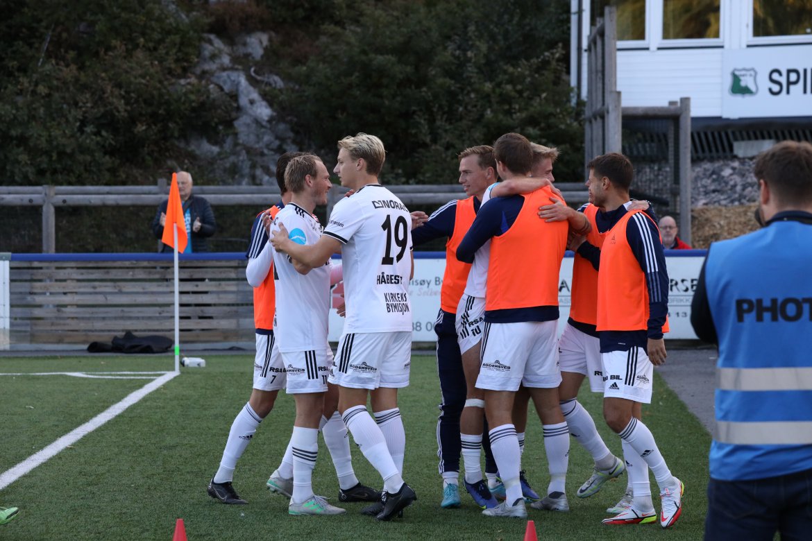 Alltid deilig å feire med lagkamerater!