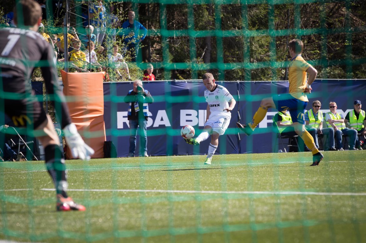 Jakob Rasmussen tester skuddfoten.