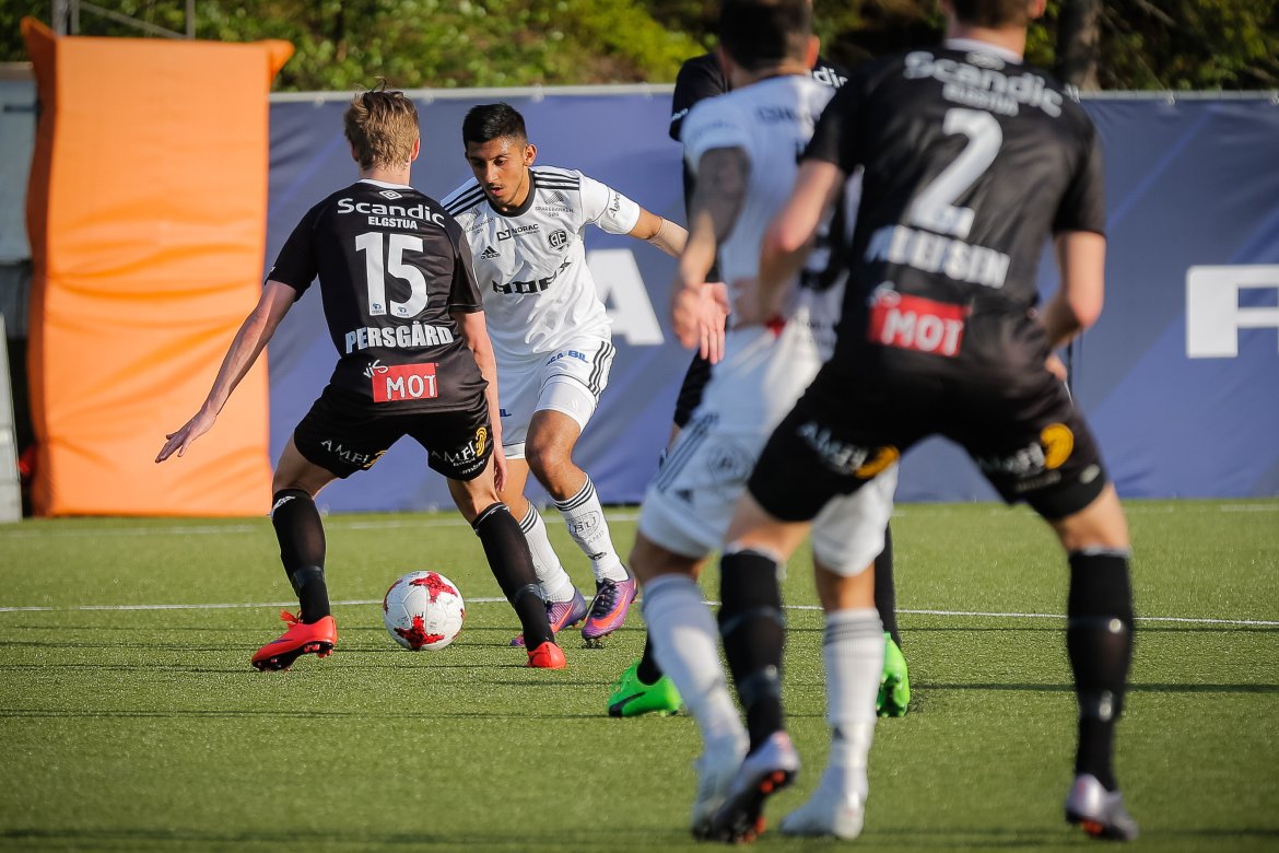 Tett og små rom. Det var kampbildet som møtte Arendal mot Elverum når man nærmet seg deres 16-meter.