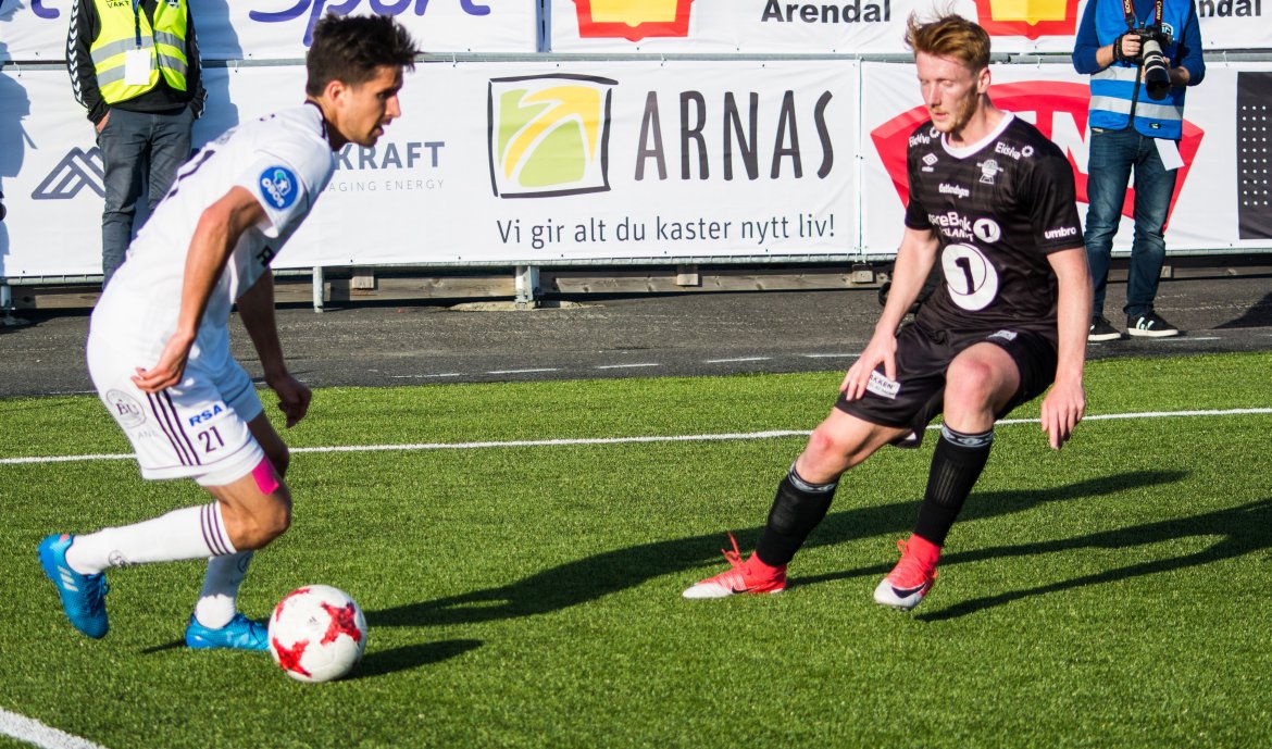 Viktor Lövgren startet som indreløper, men ble flyttet tilbake til sin faste plass som venstreback etter pause.