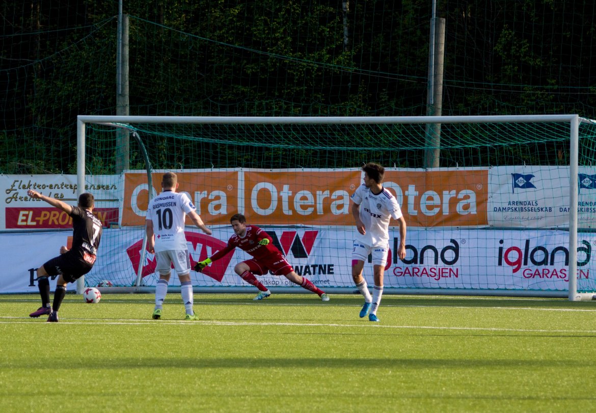 Anders Gundersen måtte se tre baller bak seg i Arendal-målet mot Elverum.