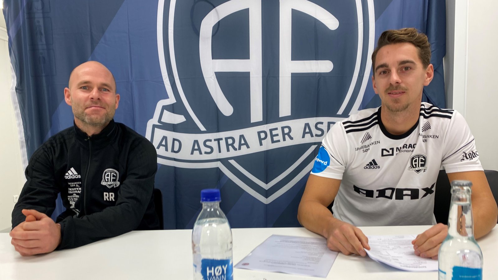Mathias Johansen har signert for Arendal Fotball. - En spillertype vi har manglet, mener Roger Risholt.
